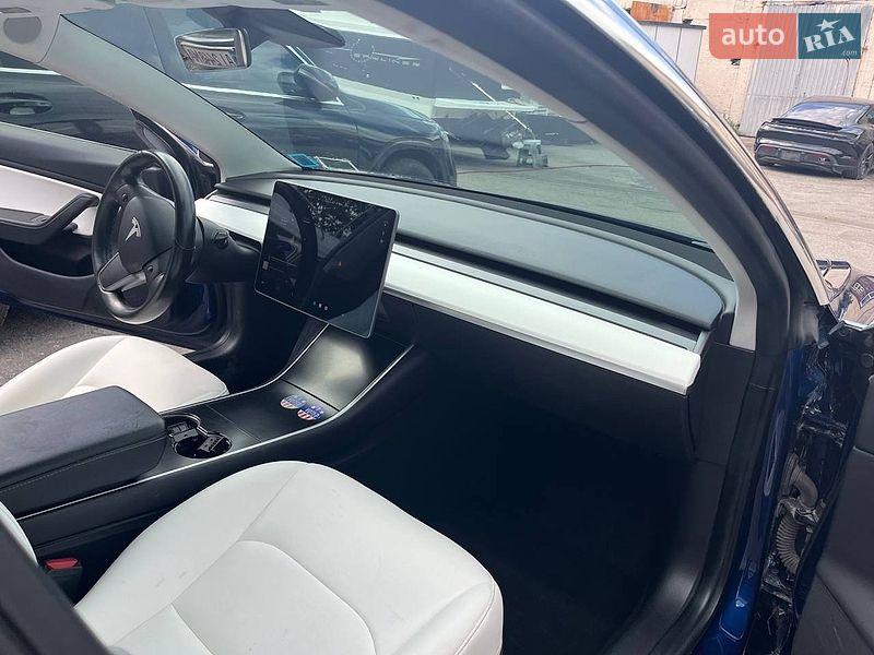 Седан Tesla Model 3 2019 в Києві