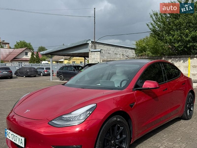 Седан Tesla Model 3 2019 в Нововолынске Седан Tesla Model 3 2019 в Нововолынске