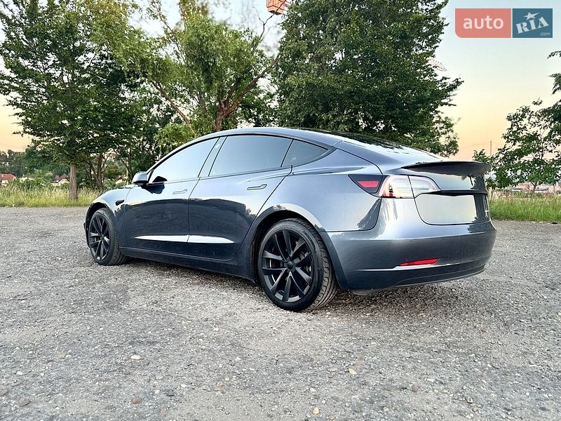 Седан Tesla Model 3 2021 в Ужгороде