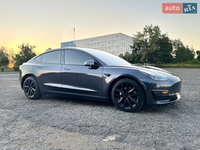 Седан Tesla Model 3 2021 в Ужгороде