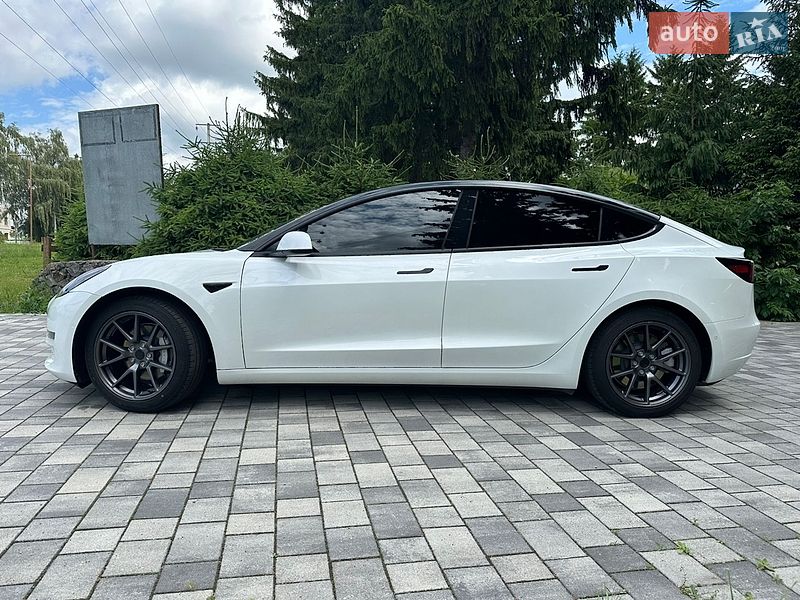 Седан Tesla Model 3 2021 в Старокостянтинові