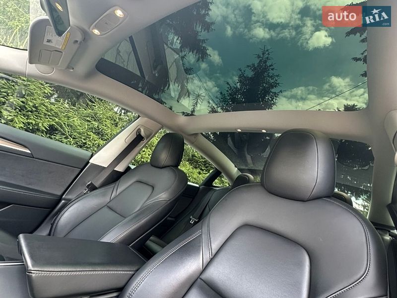 Седан Tesla Model 3 2021 в Старокостянтинові