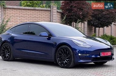 Седан Tesla Model 3 2022 в Черновцах