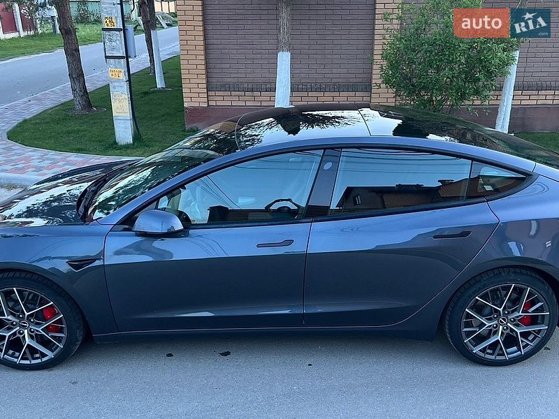 Седан Tesla Model 3 2022 в Киеве