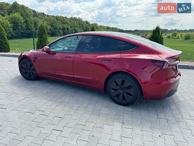 Седан Tesla Model 3 2024 в Гайсине