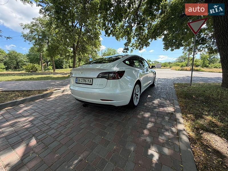 Седан Tesla Model 3 2021 в Кропивницком