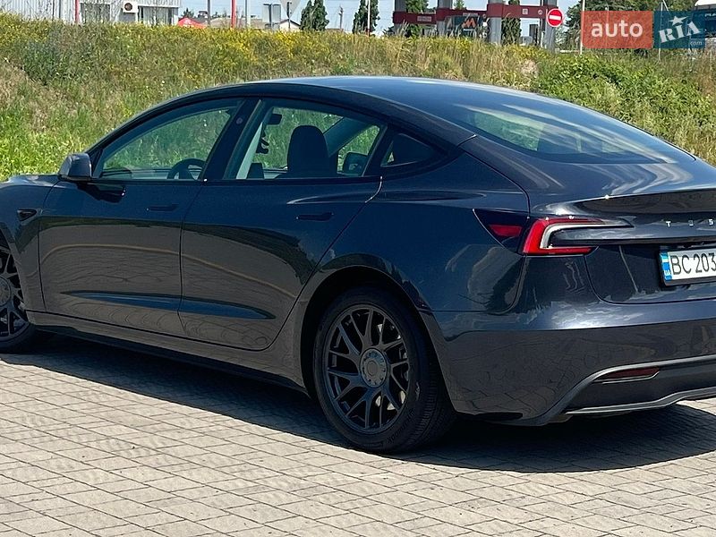 Седан Tesla Model 3 2024 в Стрые