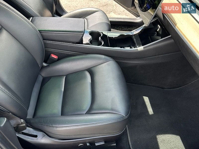 Седан Tesla Model 3 2019 в Днепре