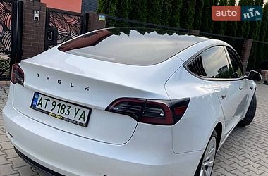 Седан Tesla Model 3 2023 в Калуші