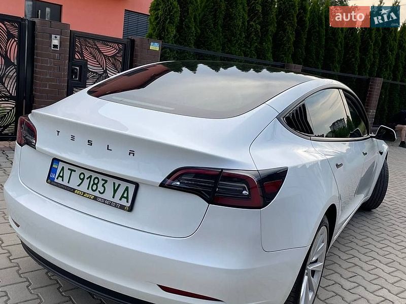 Седан Tesla Model 3 2023 в Калуше