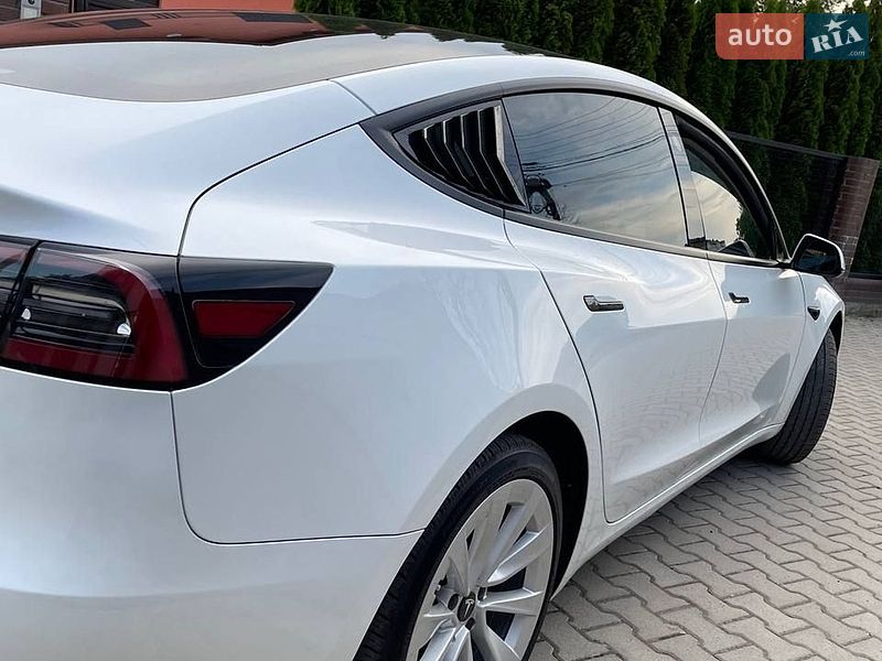 Седан Tesla Model 3 2023 в Калуше