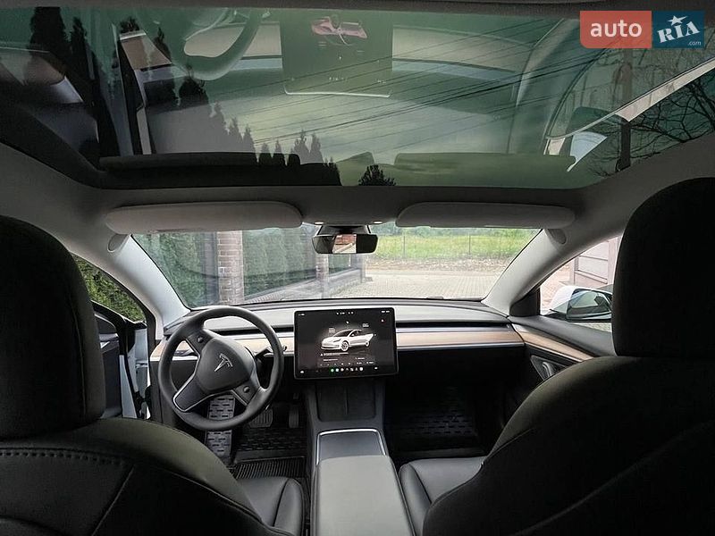 Седан Tesla Model 3 2023 в Калуше