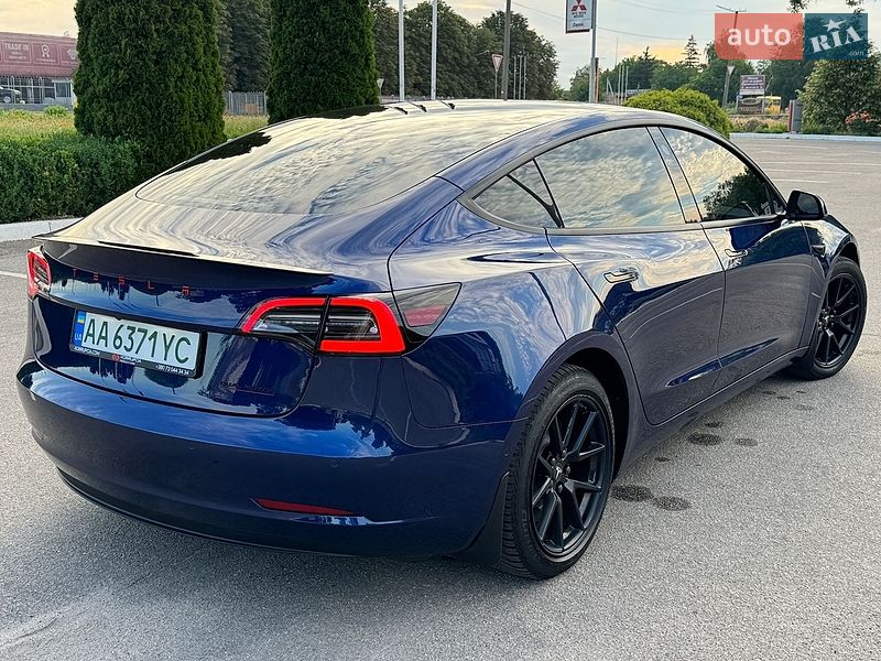 Седан Tesla Model 3 2022 в Кропивницком
