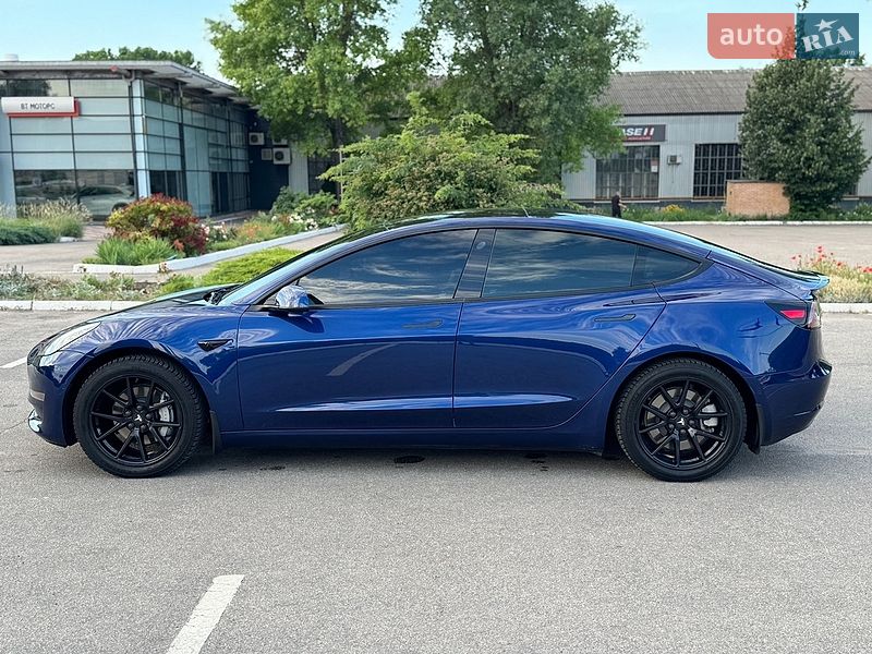 Седан Tesla Model 3 2022 в Кропивницком