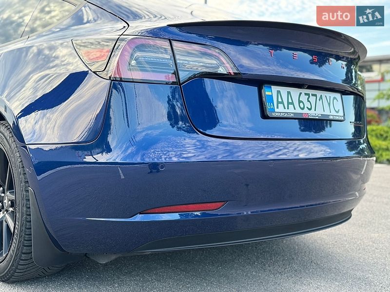 Седан Tesla Model 3 2022 в Кропивницком