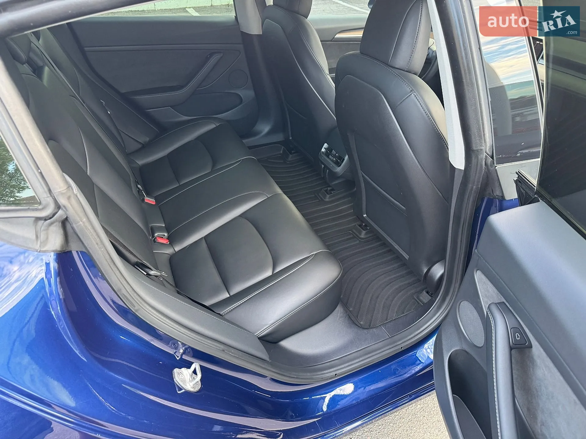 Tesla Model 3 2022 VIN 5YJ3E1EB1NF335677 фото оголошення 31 з 45