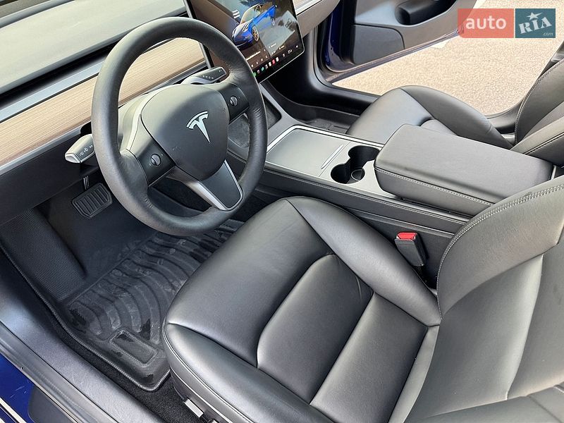 Седан Tesla Model 3 2022 в Кропивницком