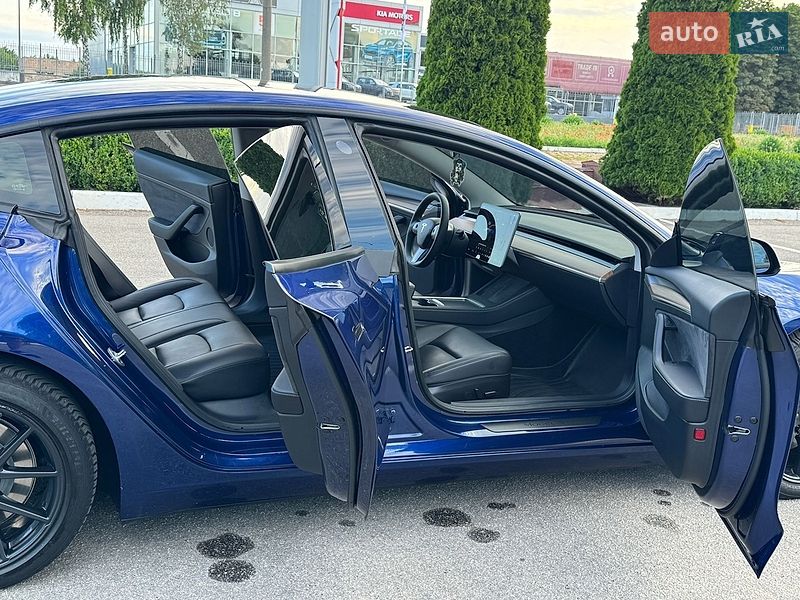 Седан Tesla Model 3 2022 в Кропивницком