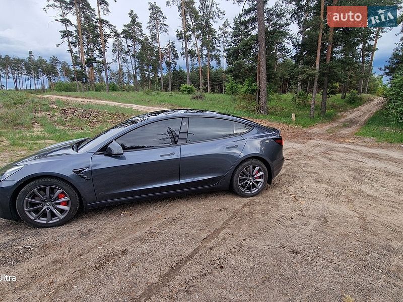 Седан Tesla Model 3 2022 в Черкассах