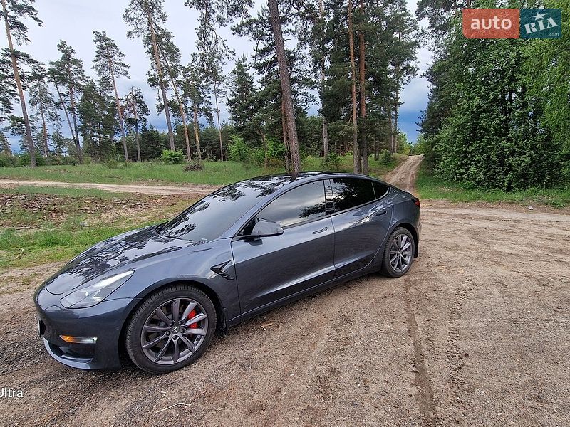 Седан Tesla Model 3 2022 в Черкассах
