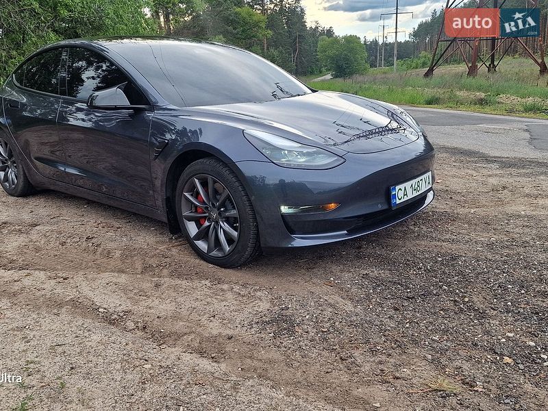 Седан Tesla Model 3 2022 в Черкассах