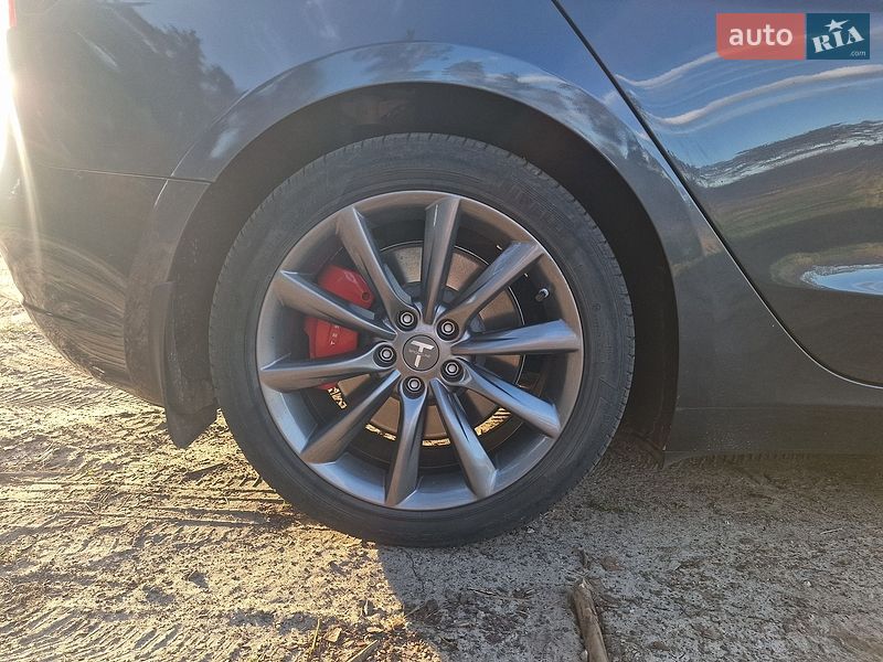 Седан Tesla Model 3 2022 в Черкассах