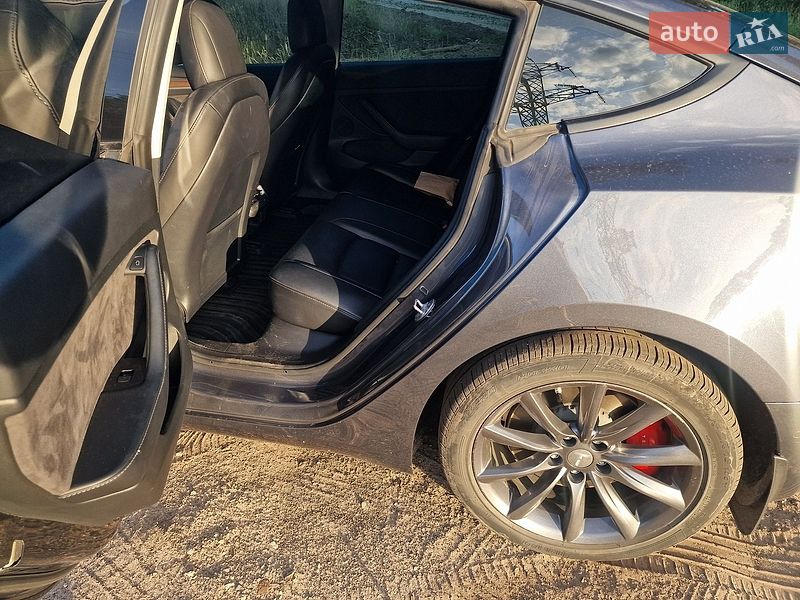 Седан Tesla Model 3 2022 в Черкассах