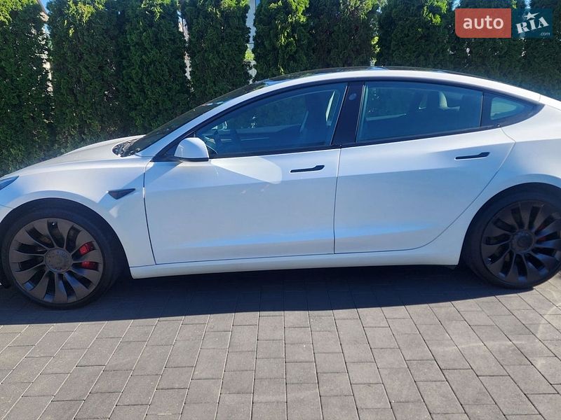 Седан Tesla Model 3 2023 в Дубно