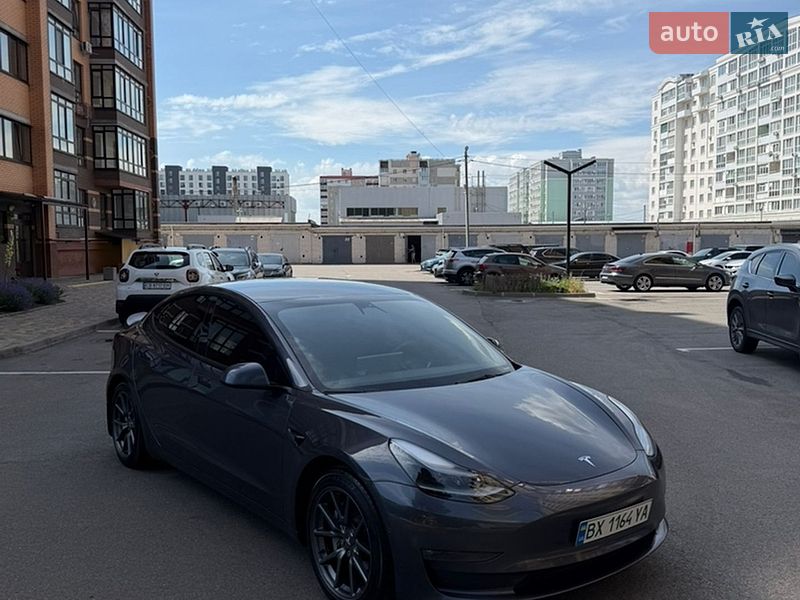 Седан Tesla Model 3 2022 в Чернігові