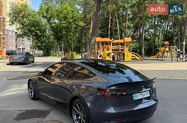 Седан Tesla Model 3 2022 в Чернігові
