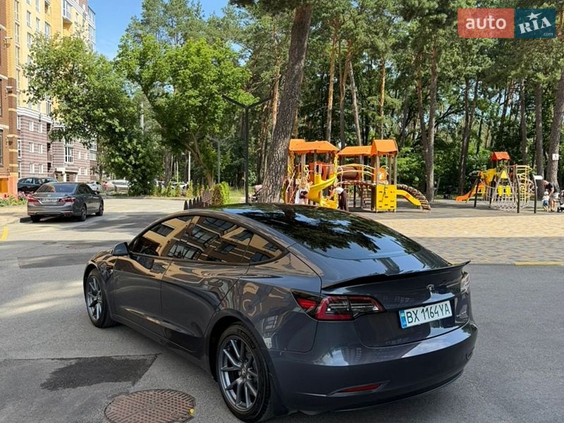 Седан Tesla Model 3 2022 в Чернігові