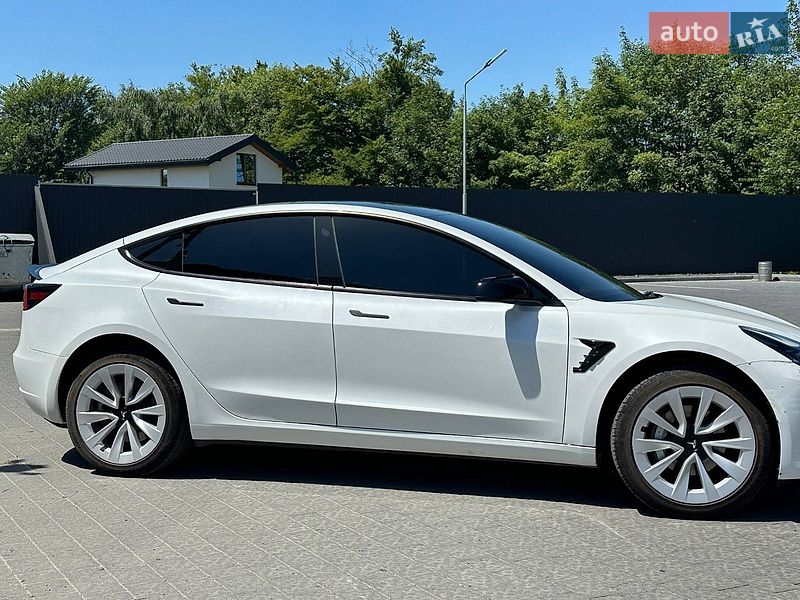 Седан Tesla Model 3 2022 в Самборі