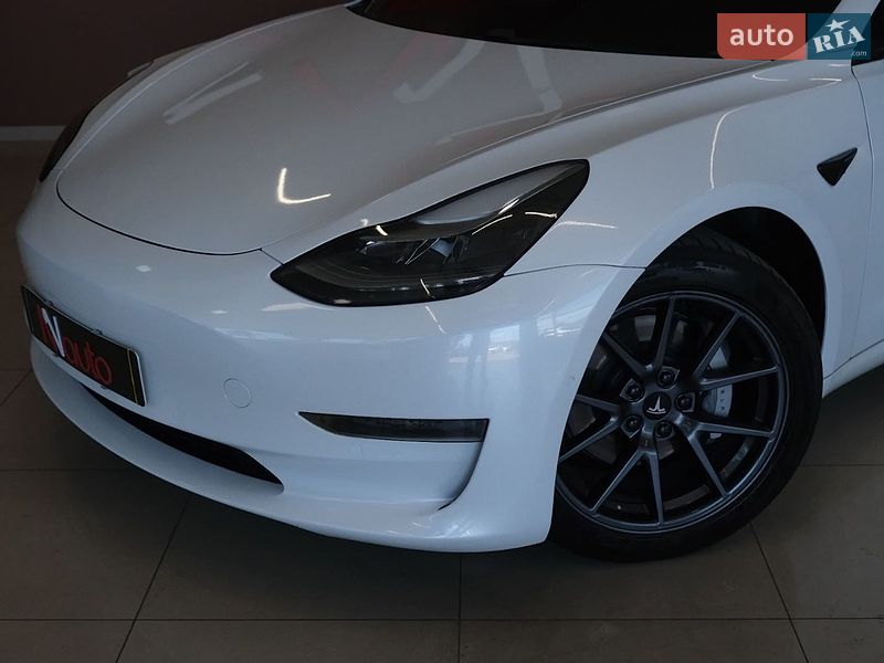 Седан Tesla Model 3 2021 в Одессе