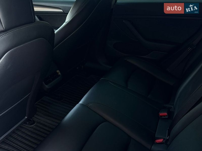 Седан Tesla Model 3 2022 в Чернігові