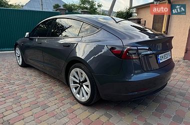 Седан Tesla Model 3 2022 в Киеве