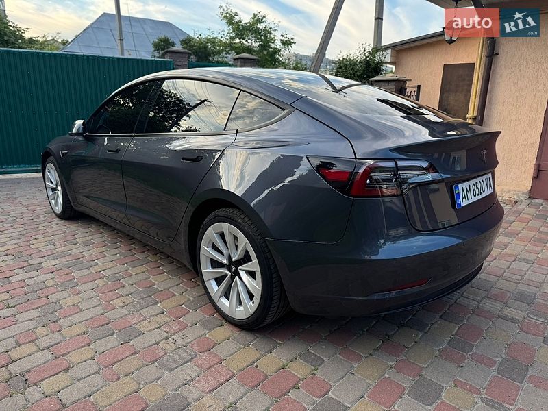 Седан Tesla Model 3 2022 в Киеве