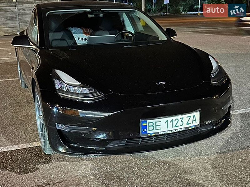 Седан Tesla Model 3 2018 в Одесі