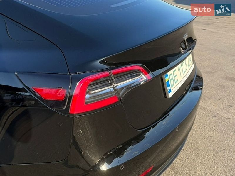 Седан Tesla Model 3 2018 в Одесі