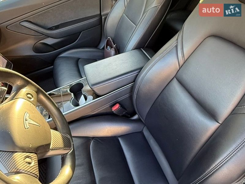 Седан Tesla Model 3 2018 в Одесі