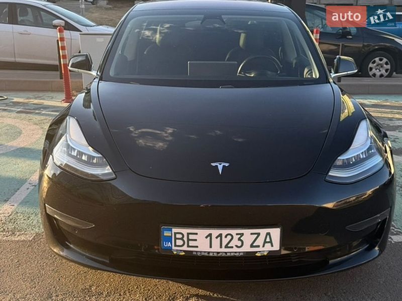 Седан Tesla Model 3 2018 в Одесі