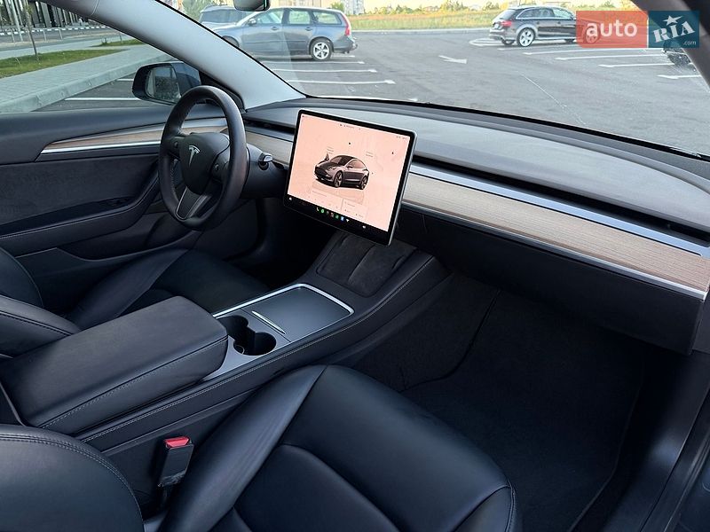 Седан Tesla Model 3 2022 в Ровно