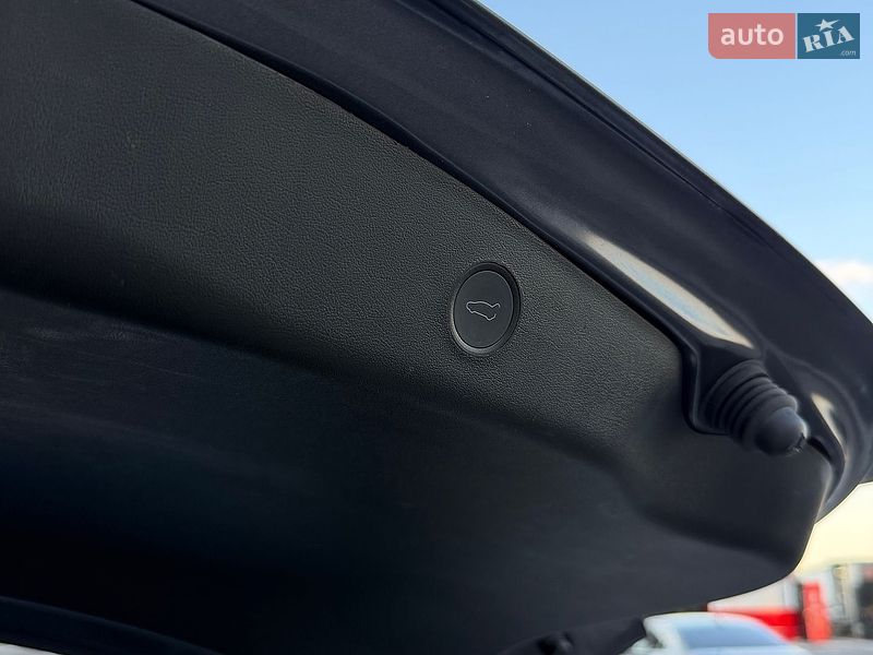 Седан Tesla Model 3 2022 в Ровно