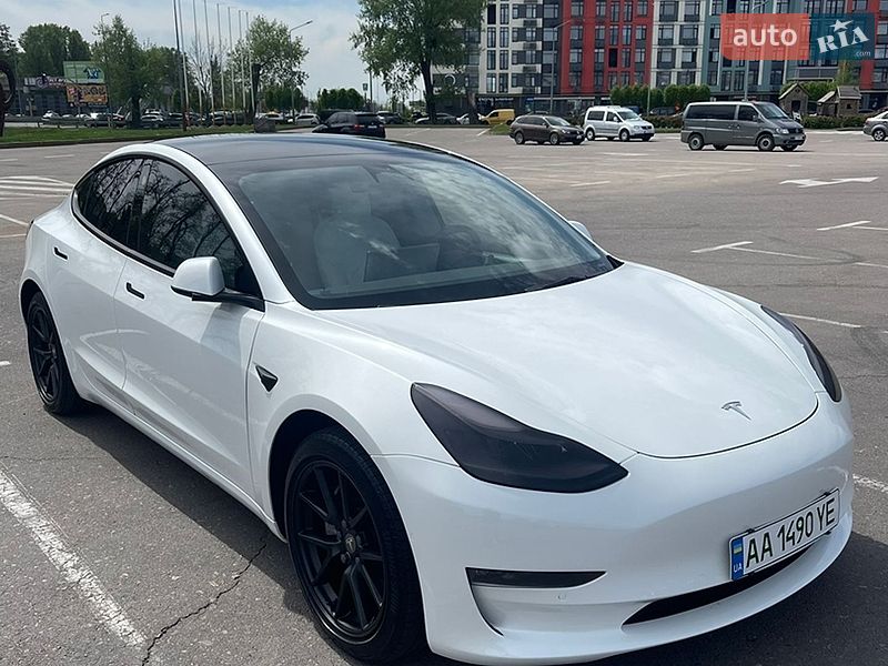 Седан Tesla Model 3 2022 в Києві