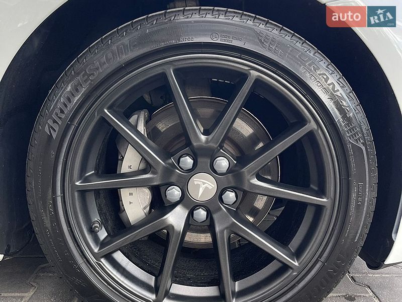 Седан Tesla Model 3 2022 в Києві