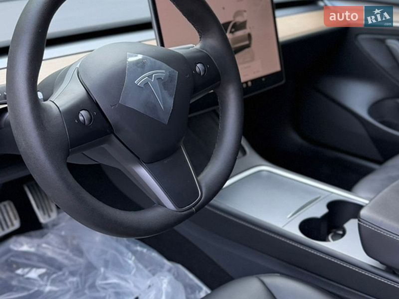 Седан Tesla Model 3 2022 в Киеве