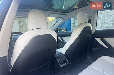 Седан Tesla Model 3 2018 в Долині