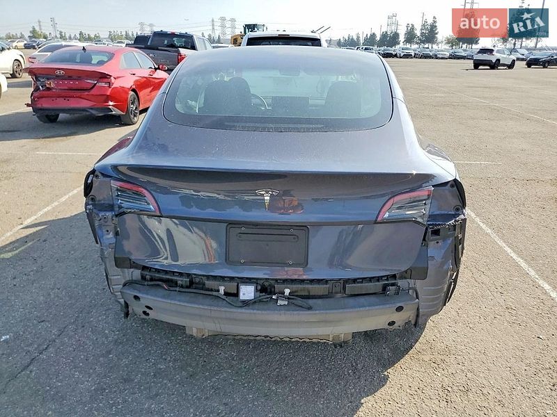 Седан Tesla Model 3 2023 в Виннице