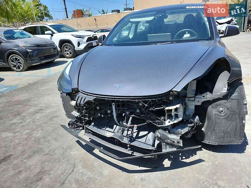 Седан Tesla Model 3 2023 в Виннице