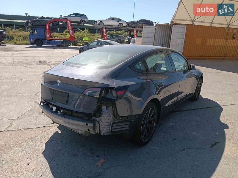 Седан Tesla Model 3 2023 в Виннице