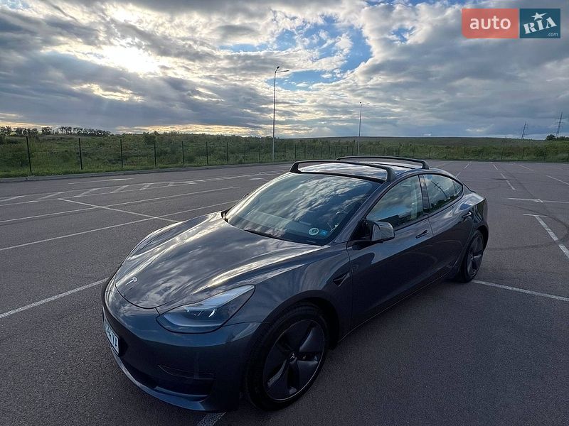 Седан Tesla Model 3 2022 в Ровно